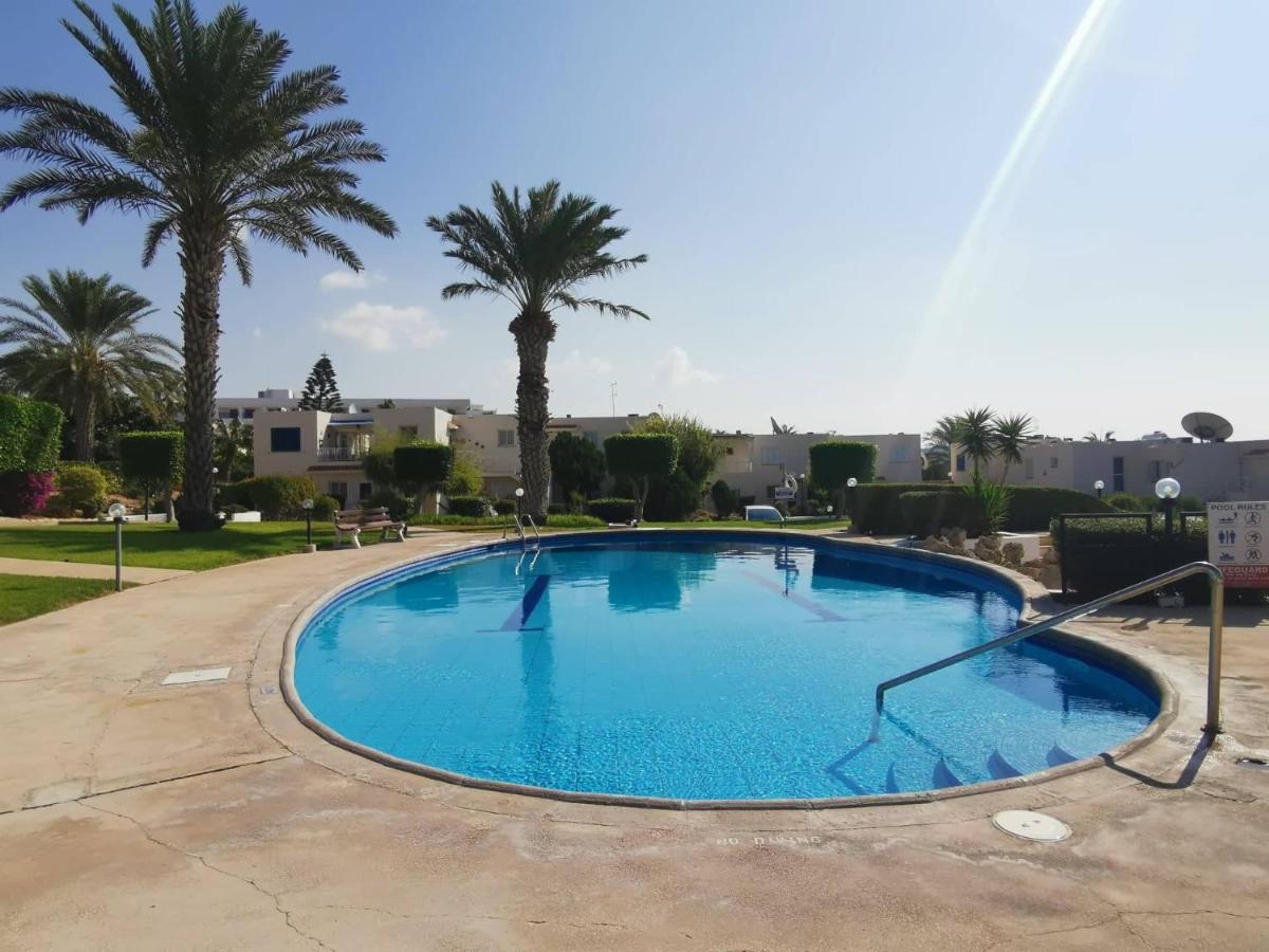 Ocean Pearl Apartment Peyia Bagian luar foto