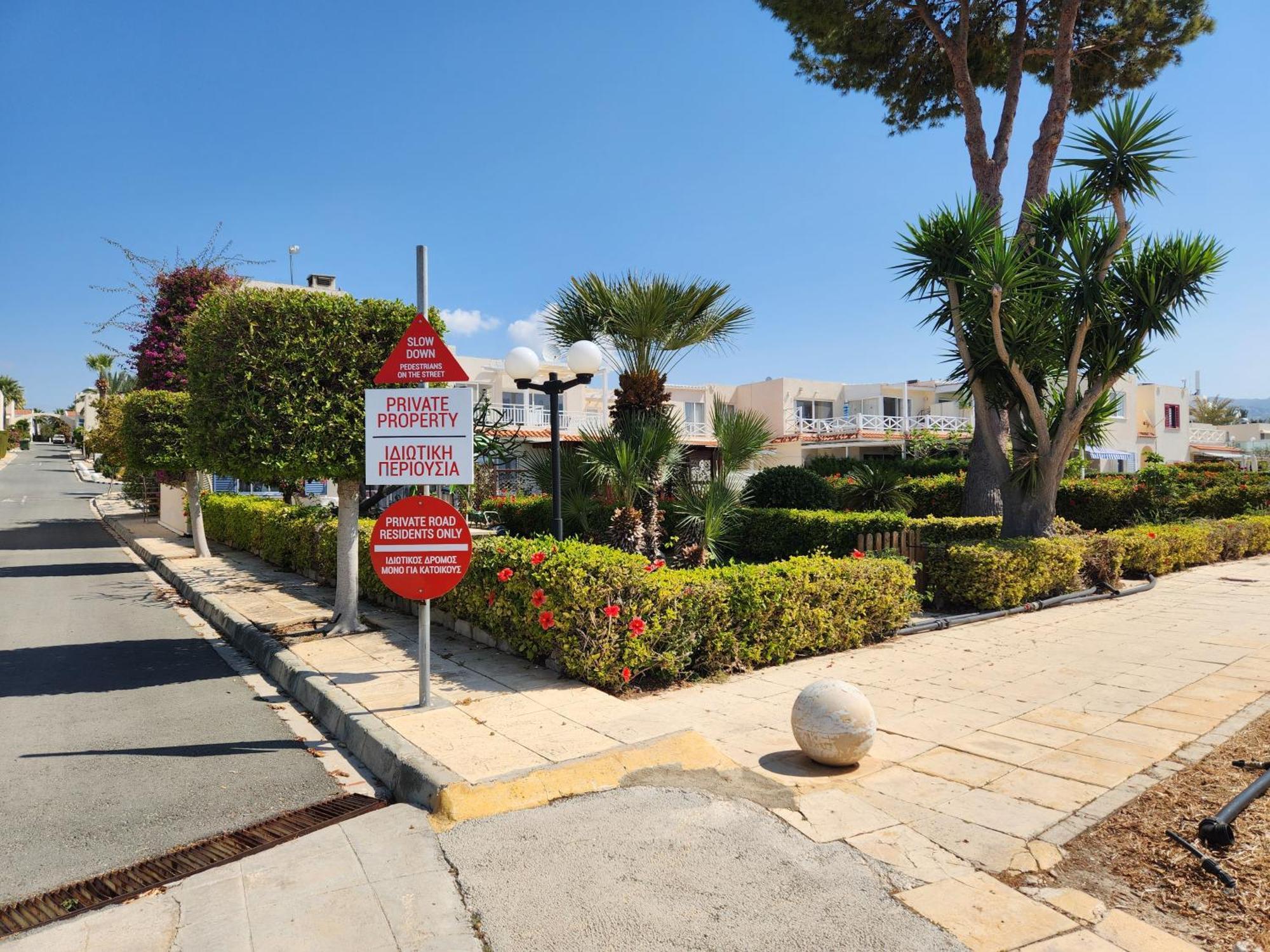 Ocean Pearl Apartment Peyia Bagian luar foto